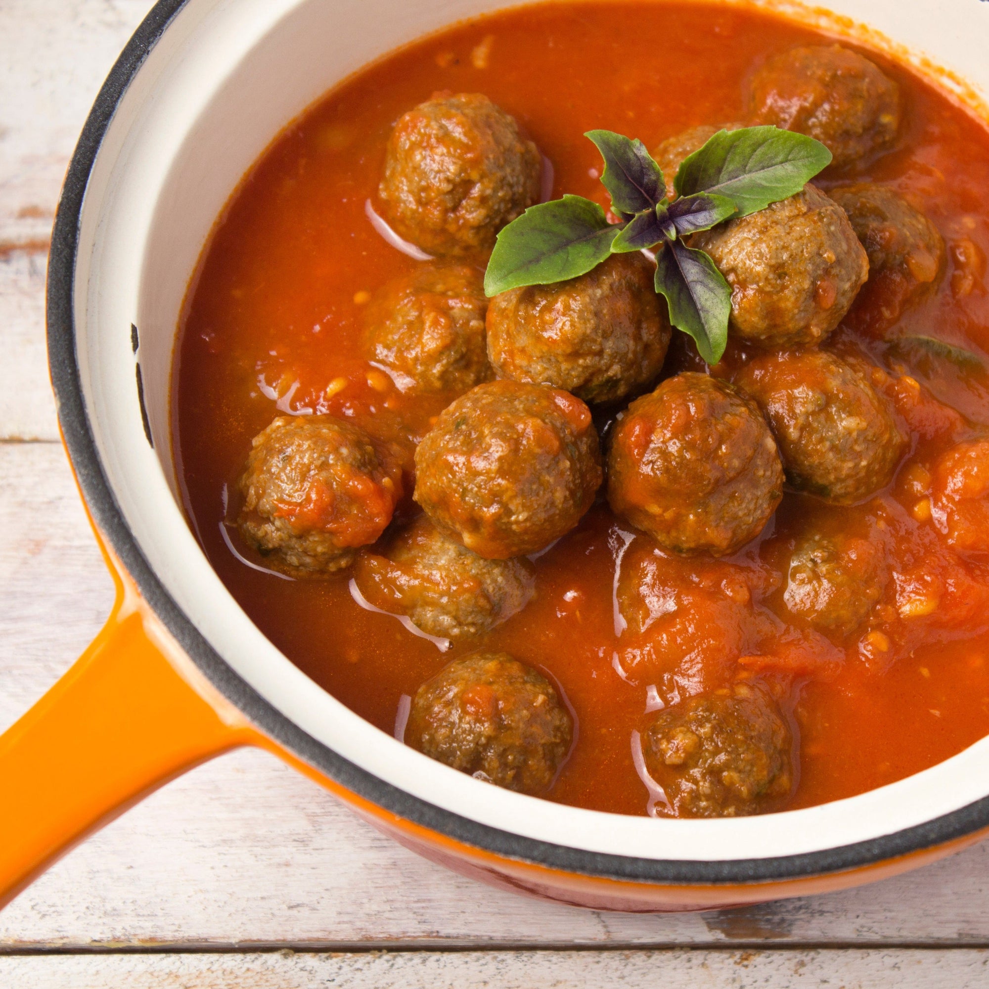 ALMÔNDEGAS NO VINHO E TOMATES